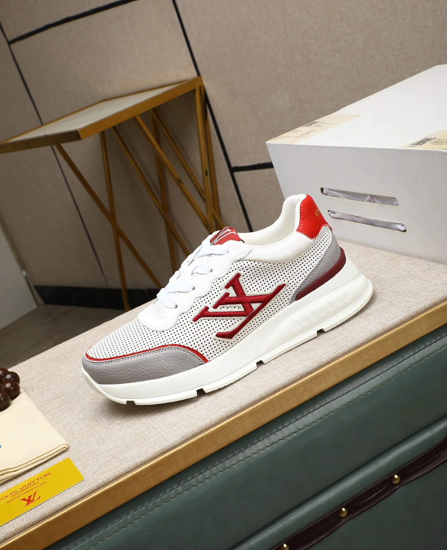 Men's shoes 💰460 📛📛【LOUIS VUITTON】Louis Vuitton official website synchronized new products 👟Milan fashion catwalk style 🇰🇾🇰🇾LV family logo, celebrity style, a must-have for fashionistas ⚠️First-layer calfskin ➕Genuine leather lining ➕Official website original version special outsole 👞Number 38-44